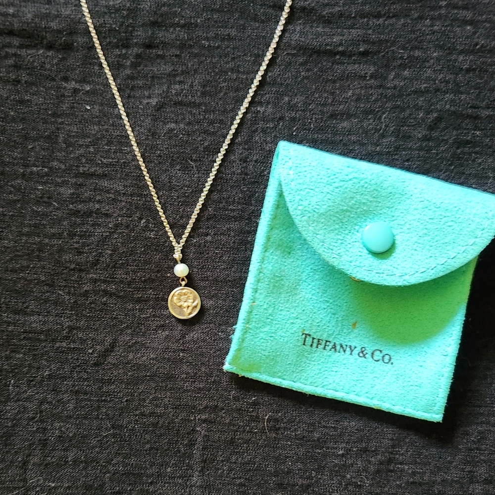 Retired Tiffany and Co nature pearl necklace